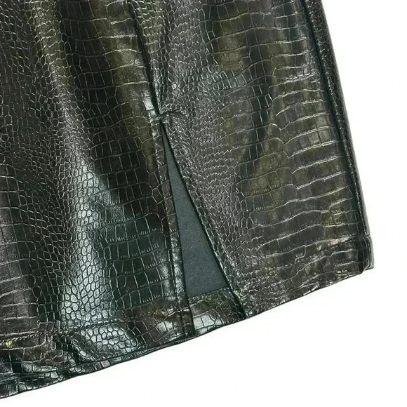 Princess Polly Leila Mini Skirt Black Croc Curve Women’s Size 0 Sexy Front Slit - Picture 3 of 9